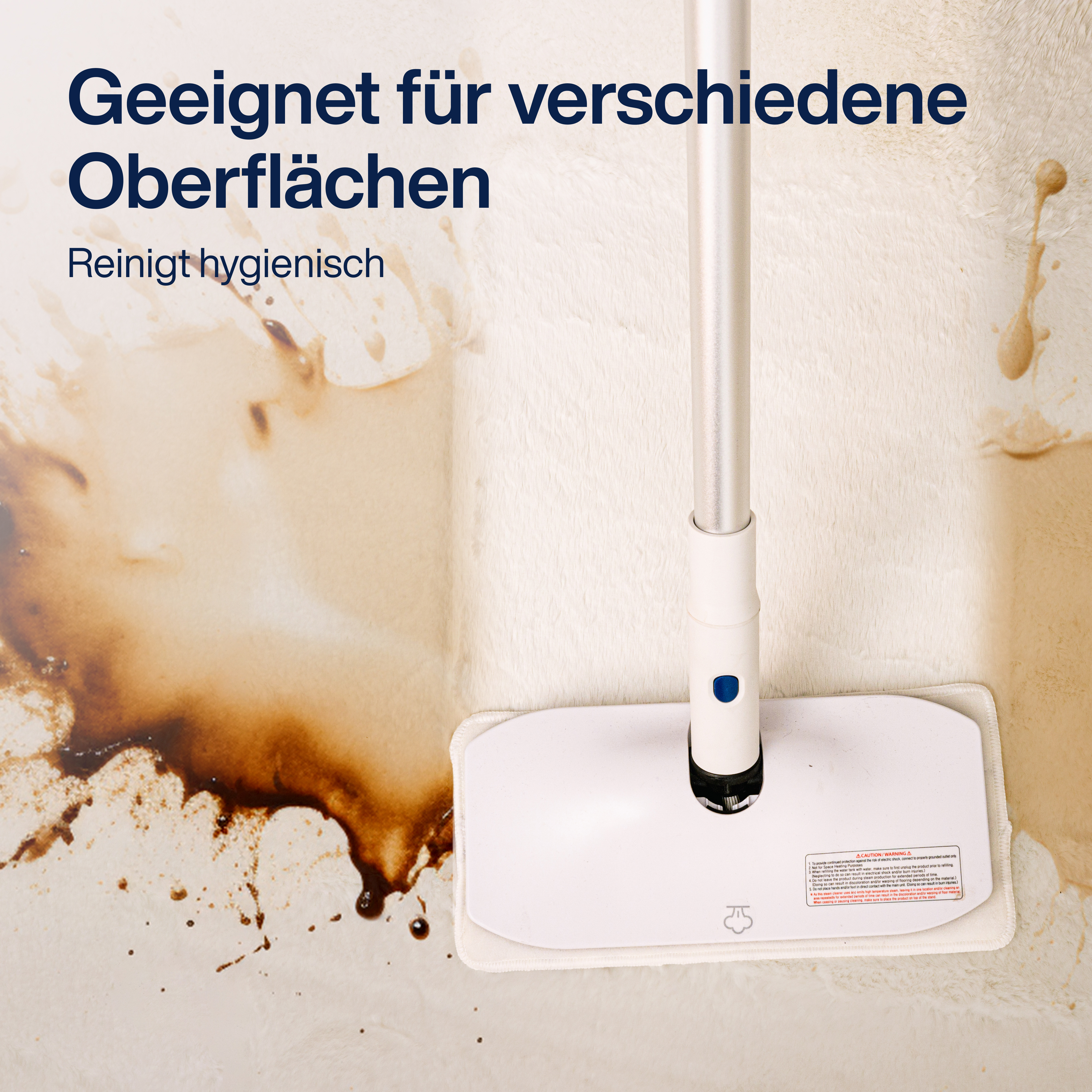 Een witte mop maakt een vuile vloer schoon, met bruine vlekken. Tekst: Geschikt voor diverse oppervlakken, reinigt hygiënisch.