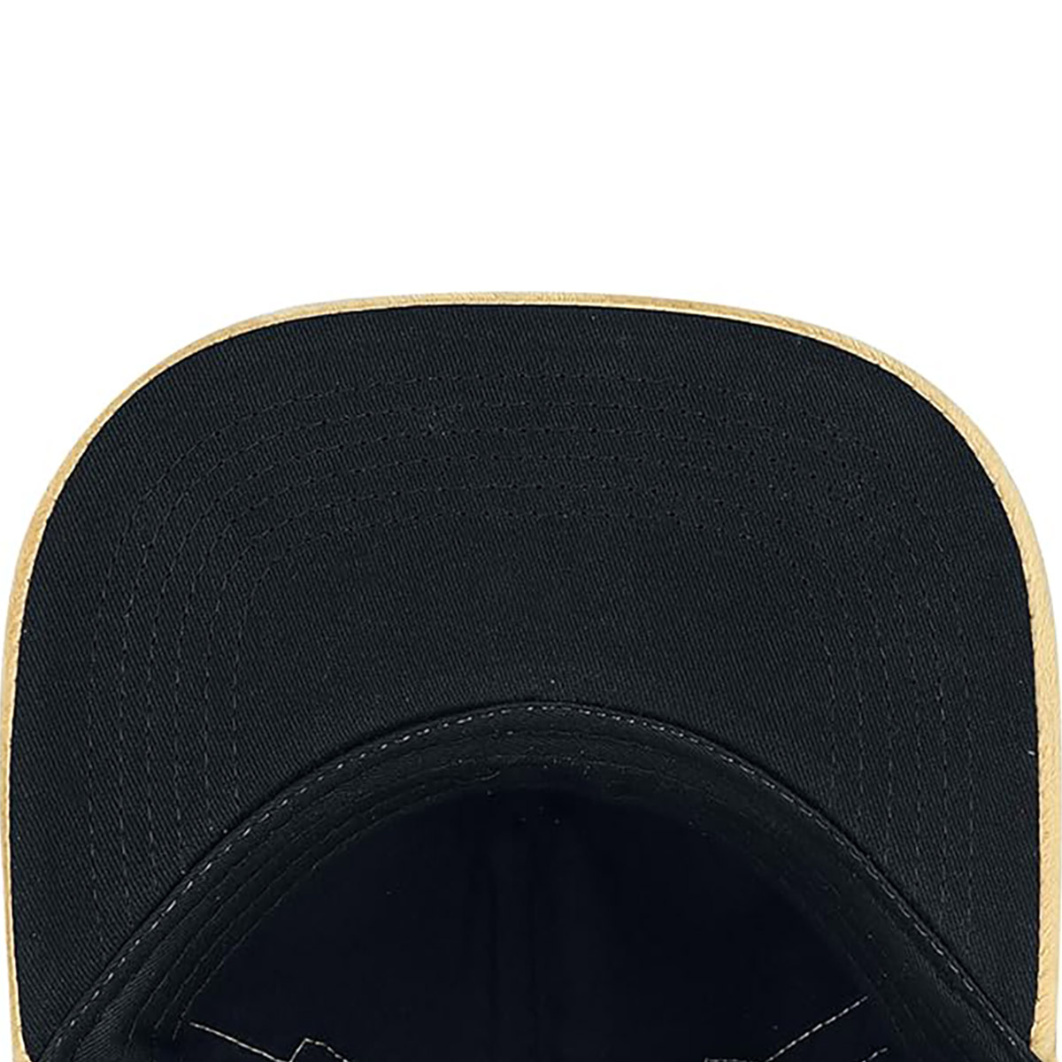 Baseballkappe. Der obere Teil einer schwarzen Kappe mit beigem Schirm.