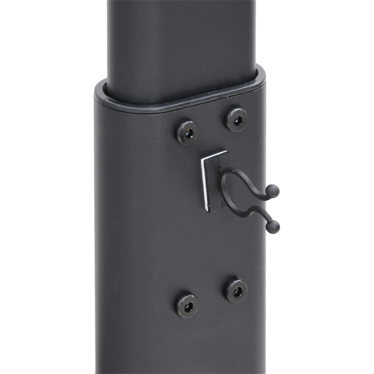 Nahaufnahme einer schwarzen Metallstange mit Schrauben und einem kleinen Hakenclip.