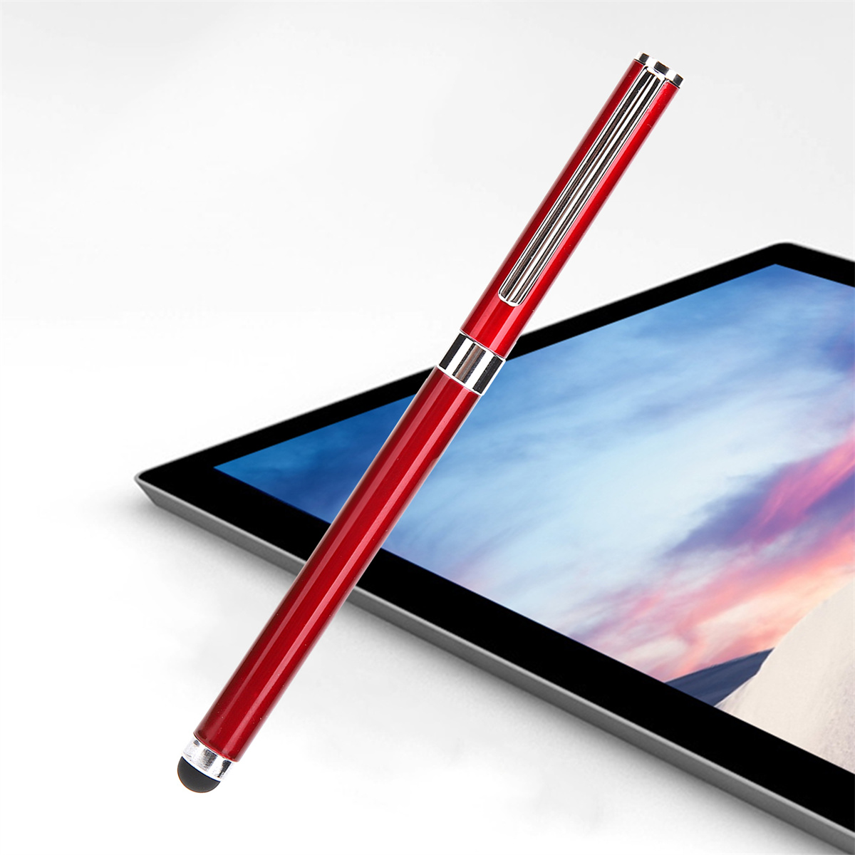 Roter Stift auf einem Tablet mit malerischem Hintergrund.