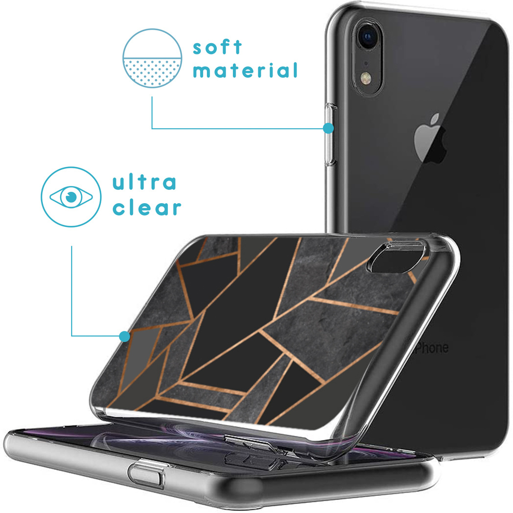 Transparante telefoonhoes op een iPhone met een zwart en goud design. Een andere telefoon staat erachter.