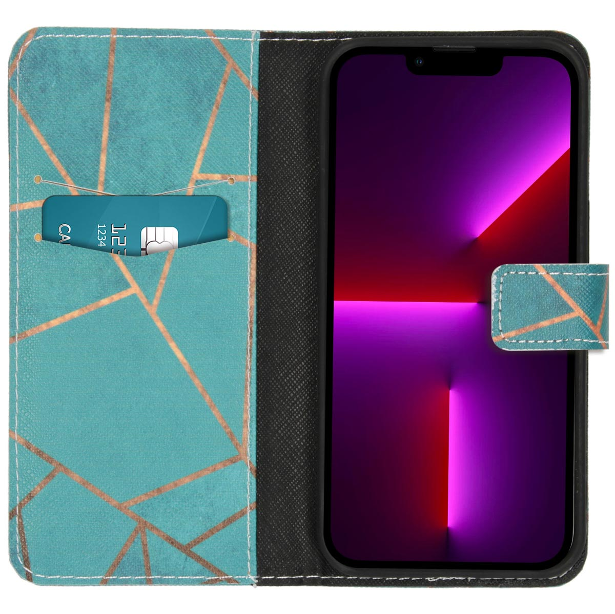 Een telefoon is open in een turquoise hoesje met een gouden geometrisch ontwerp. Een creditcard zit in de gleuf.