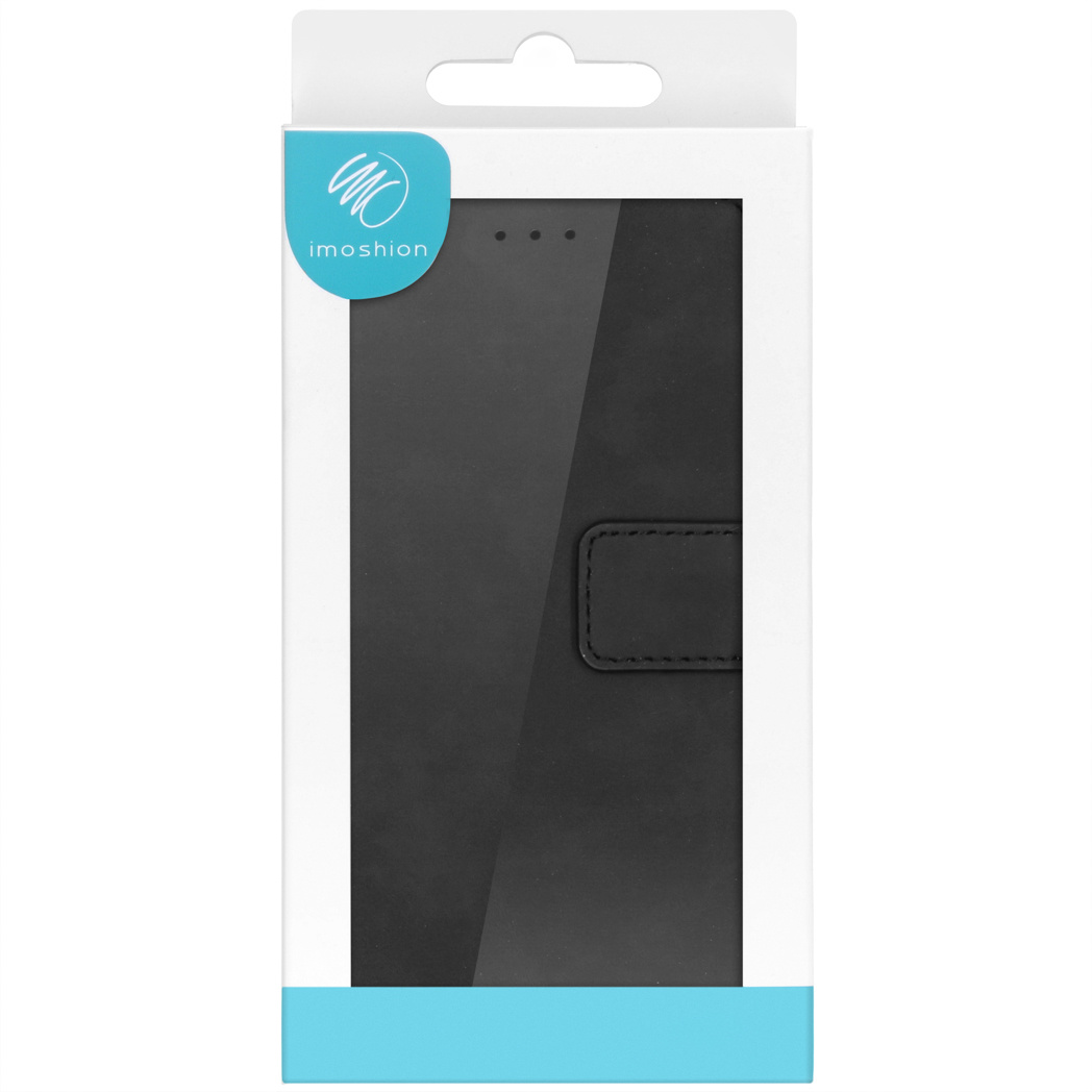 Un étui de téléphone noir dans une boîte blanche, fermé, montrant l'avant.