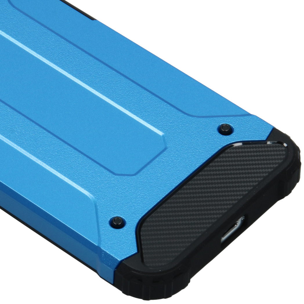 Blauwe telefoonhoes met zwarte accenten. Textuur en afgeronde hoeken.