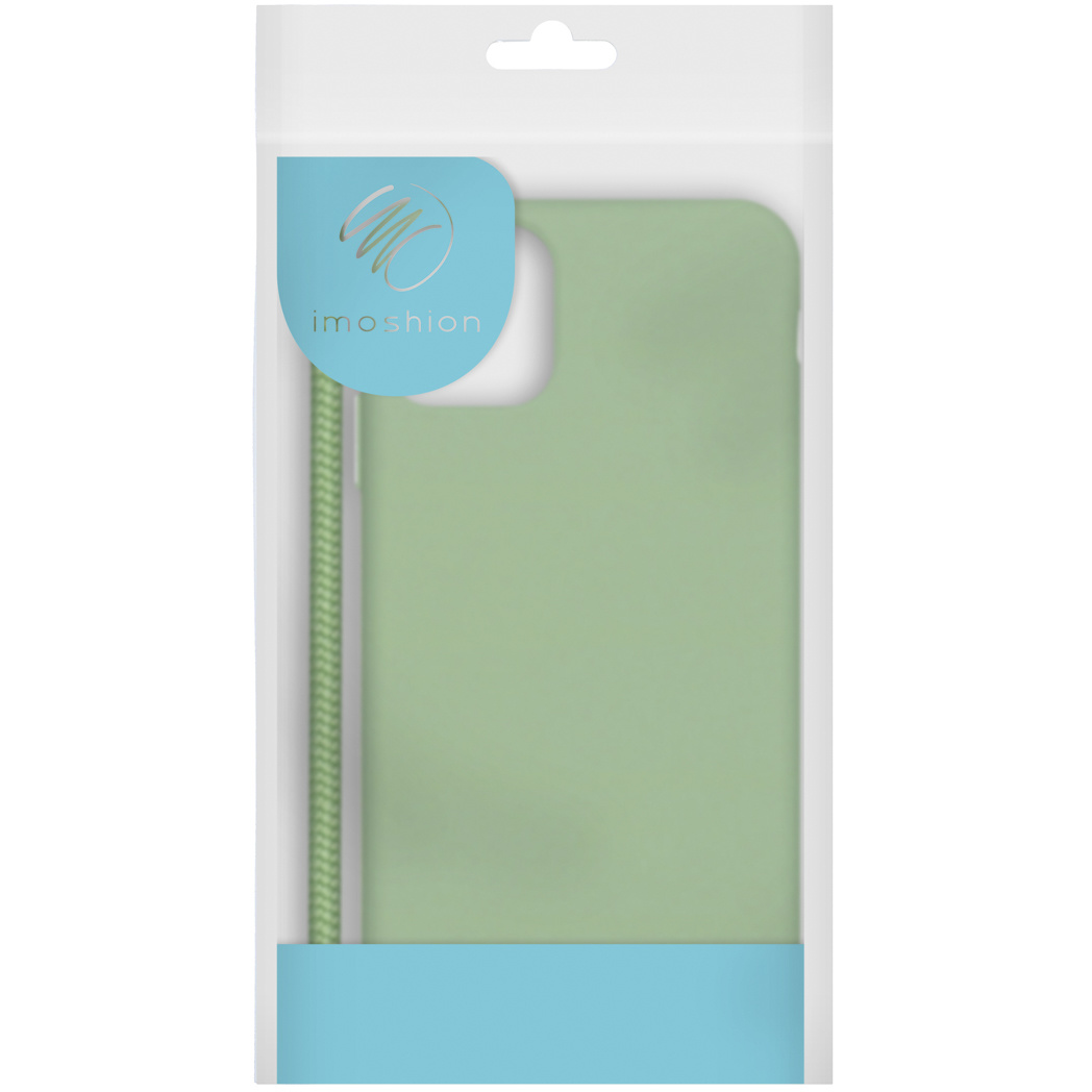 Een groene telefoonhoes in een doorzichtige plastic verpakking.