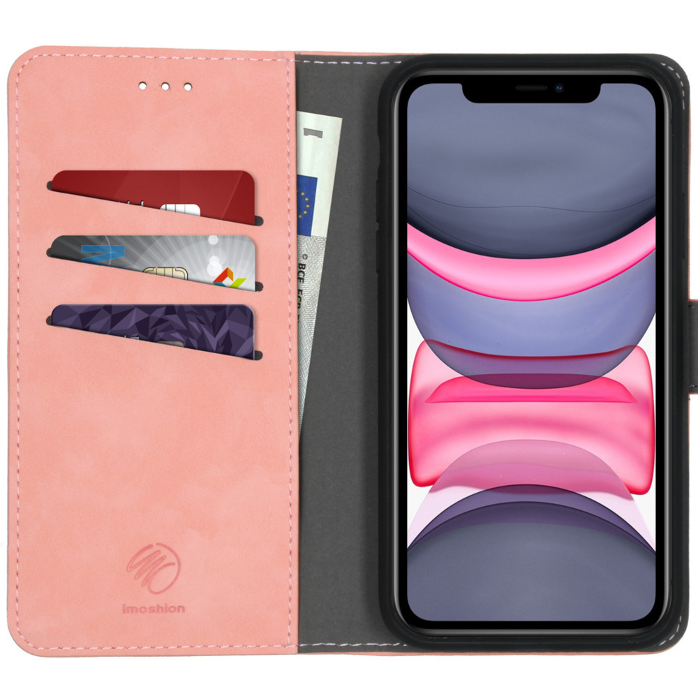 Roze telefoonhoesje, opengeklapt, met kaartsleuven en geldvakken, en een telefoon met roze-paars display.