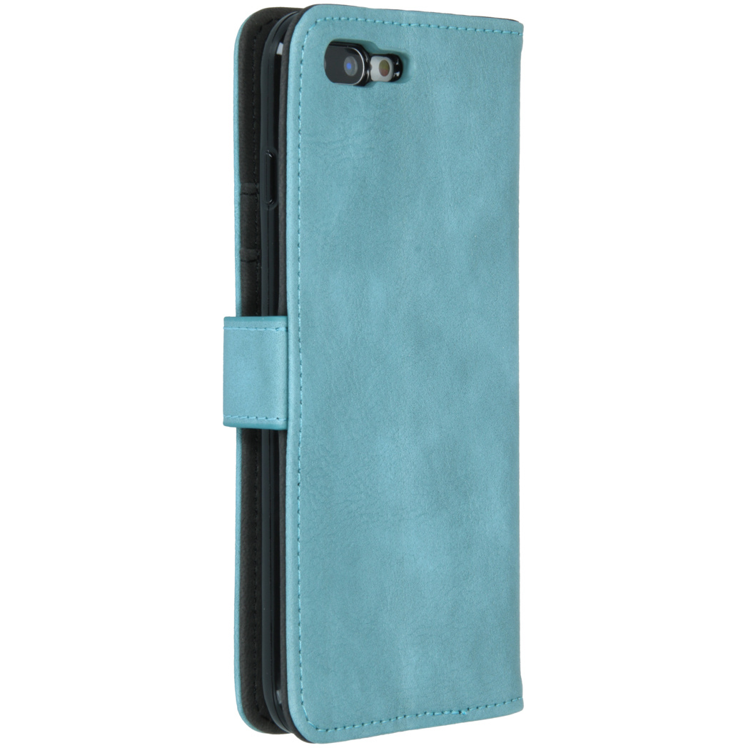 Étui de téléphone fermé, turquoise, avec fermeture magnétique, montre l'appareil photo du téléphone.