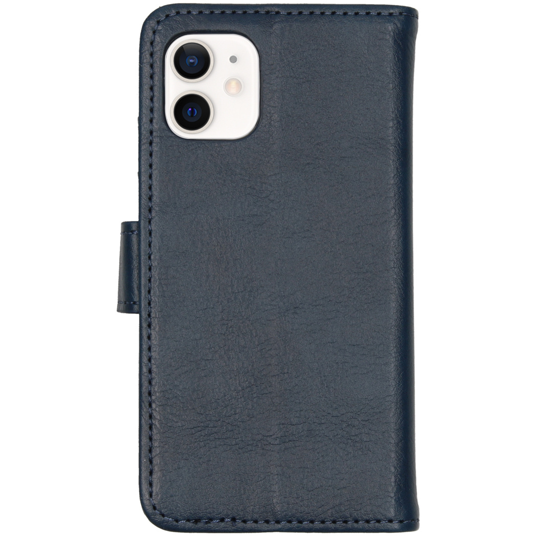 Un étui de téléphone en cuir bleu foncé avec un rabat.