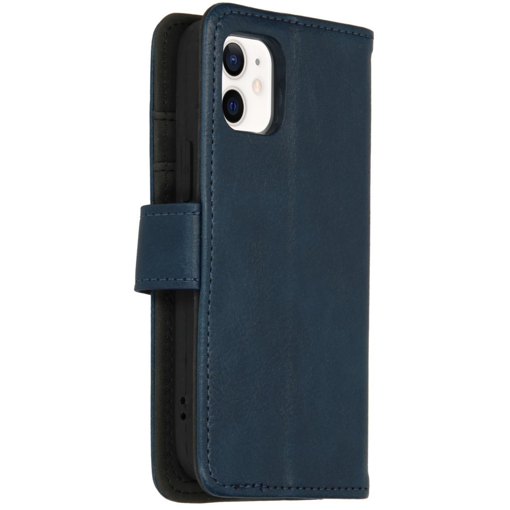 Étui de téléphone bleu foncé avec rabat, ouvert pour montrer un téléphone.