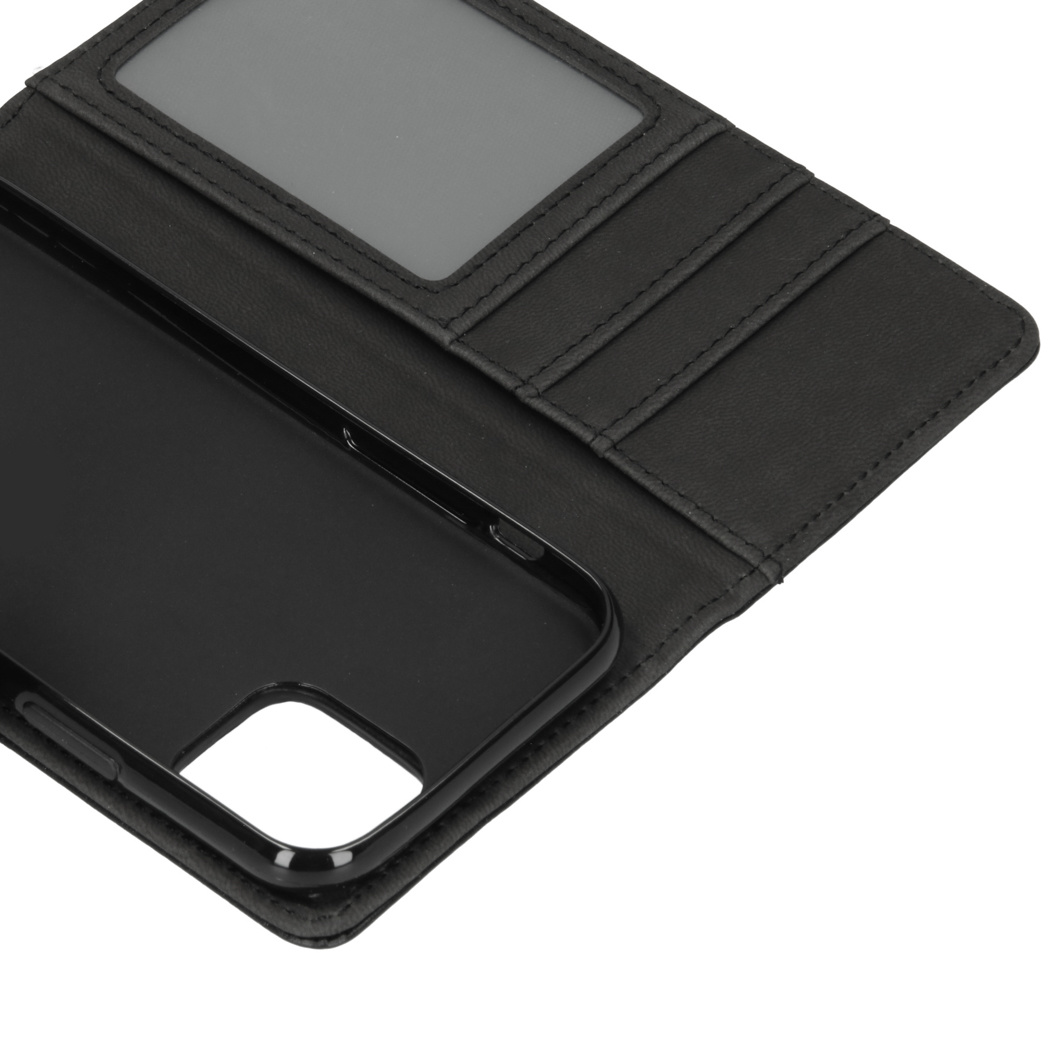 Coque de téléphone noire avec une découpe en forme de téléphone.