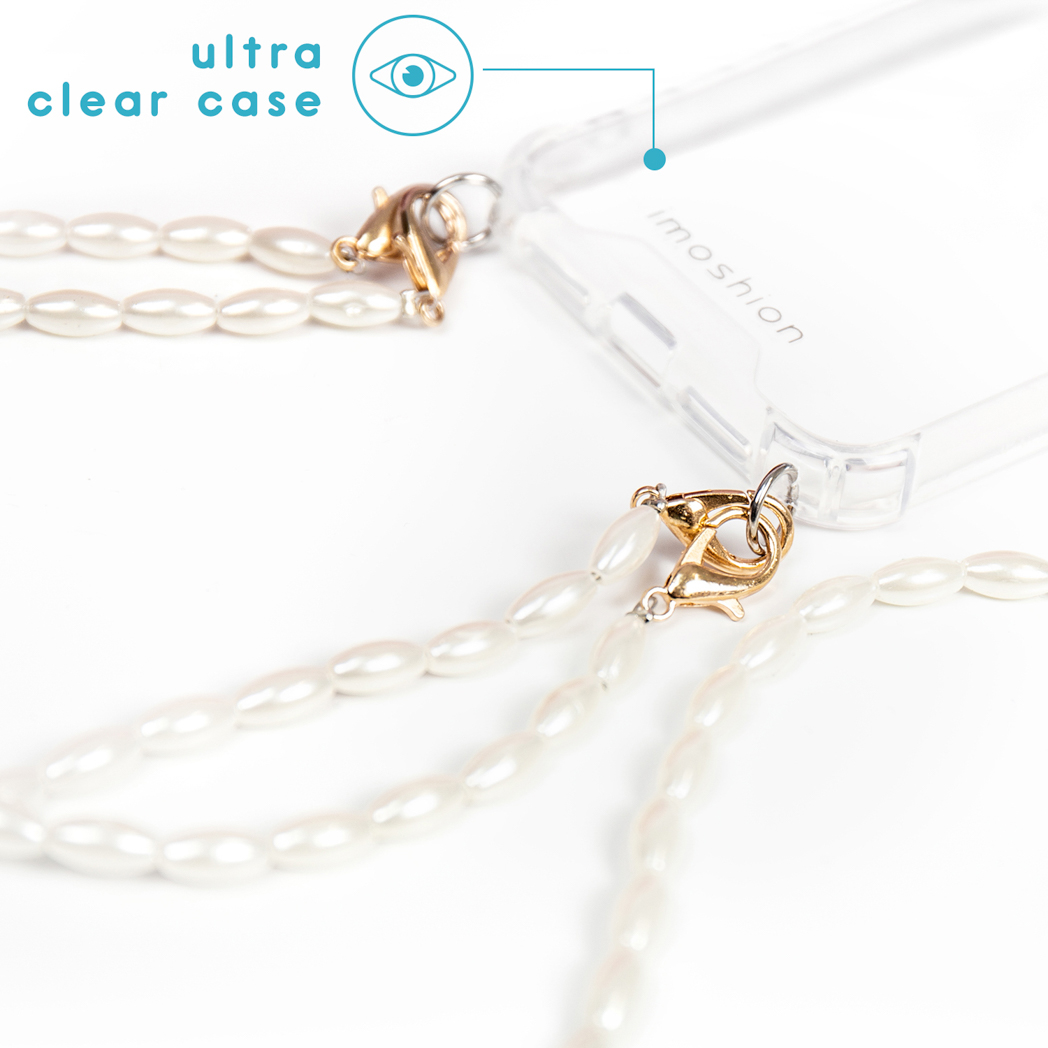 Una custodia trasparente per telefono con un cinturino a forma di collana di perle, vista da vicino.