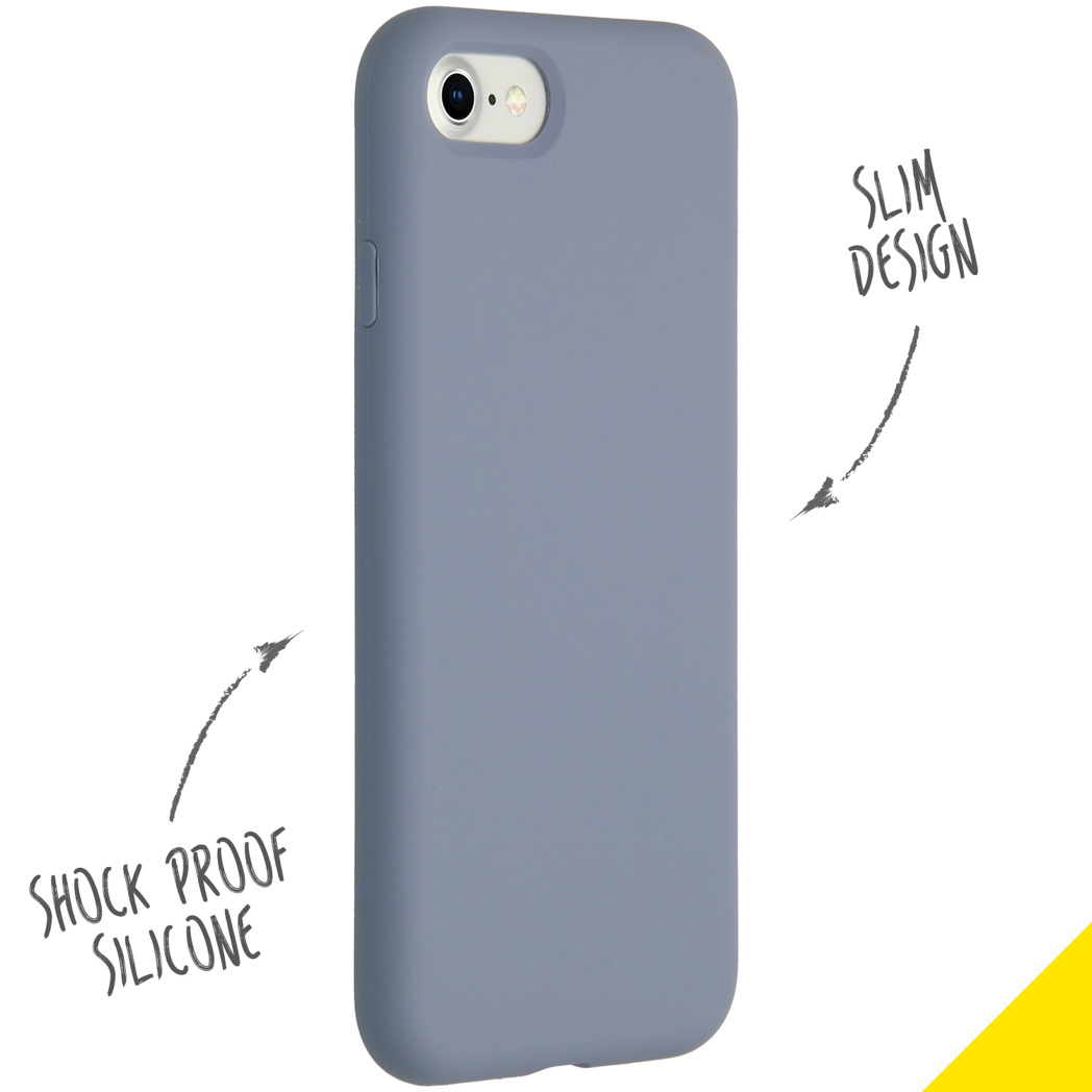 Blauwe telefoonhoes met de tekst "SLIM DESIGN" en "SHOCK PROOF SILICONE". Telefoonhoes bedekt de telefoon.