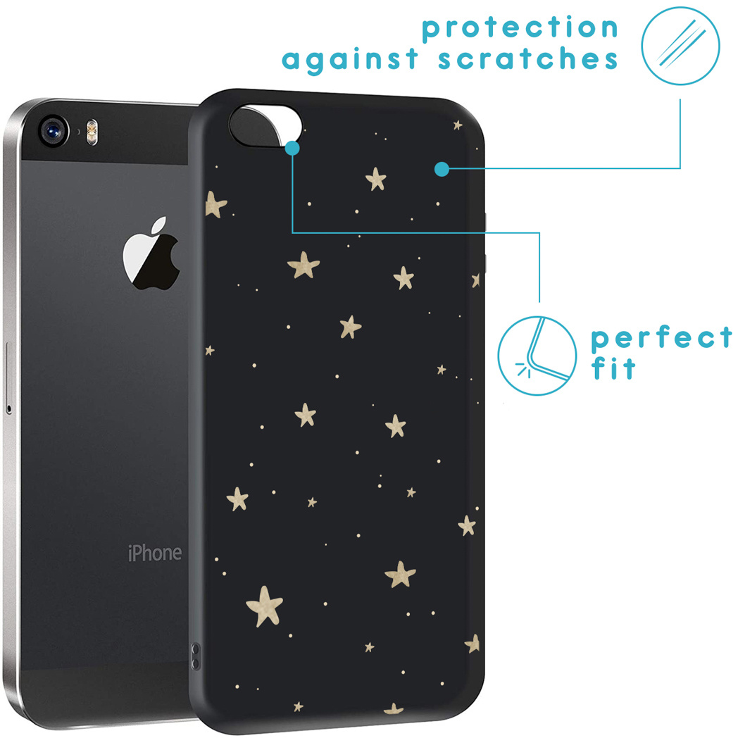 iPhone e custodia nera con motivo a stelle dorate, che mostra il retro.