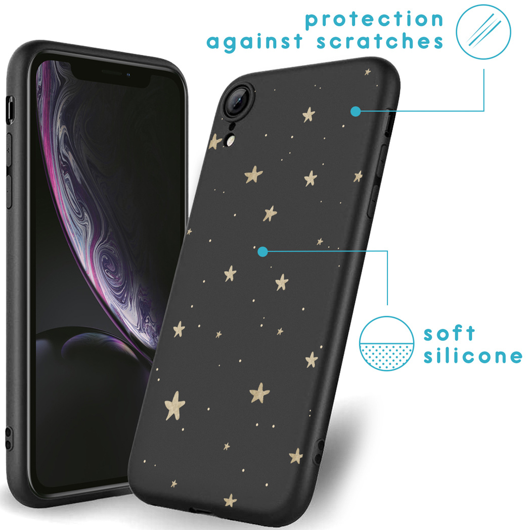 Zwarte telefoonhoes met gouden sterren. Het beschermt een telefoon.
