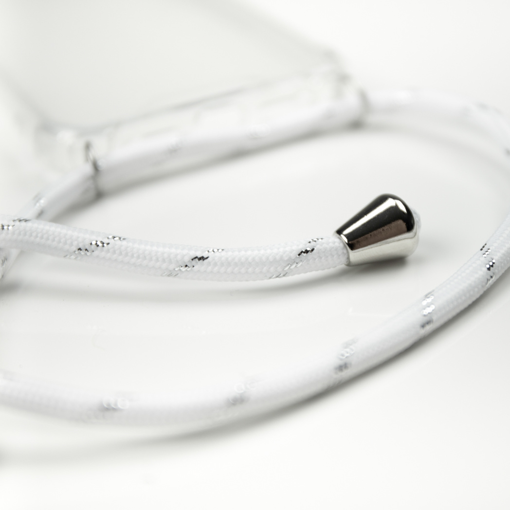 Witte koord met een zilveren metallic accent. Het is een telefoonriem. Het koord is wit met zilveren spikkels.