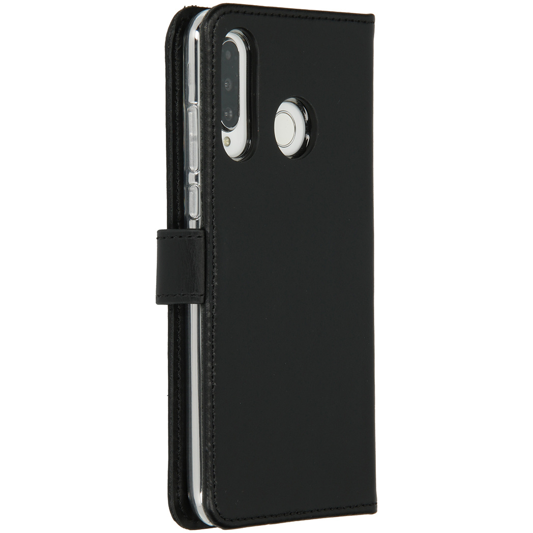 Coque de téléphone noire. Fermée, avec fermeture à pression. Le téléphone est visible.