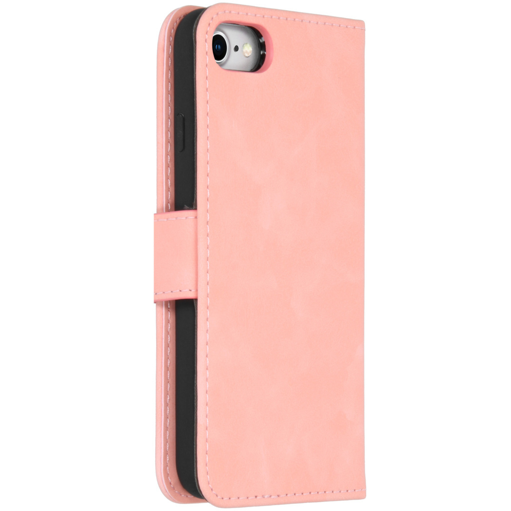 Een roze telefoonhoesje met een portemonnee-achtig ontwerp, met een zwart interieur.