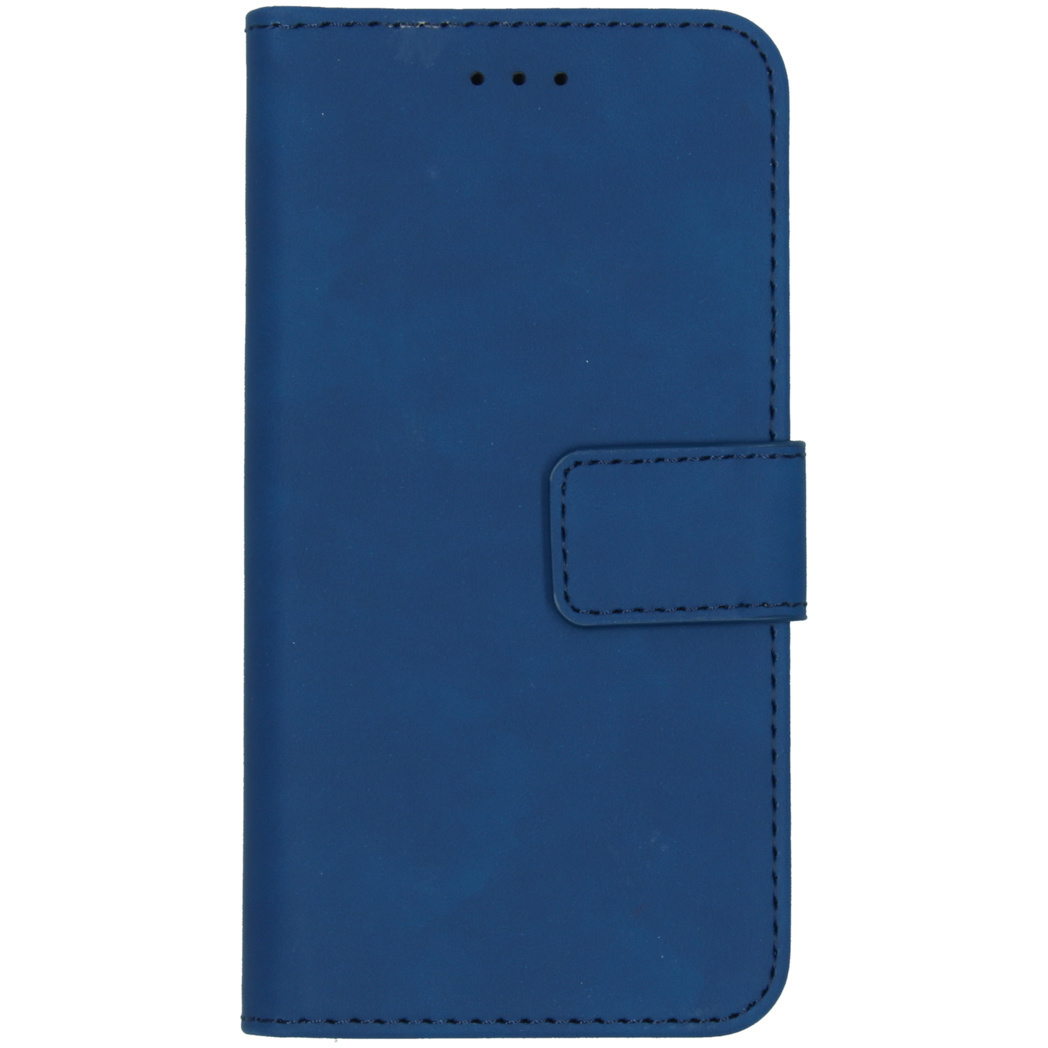 Een blauwe telefoonhoes gesloten en een leerachtige textuur met een knoopsluiting.