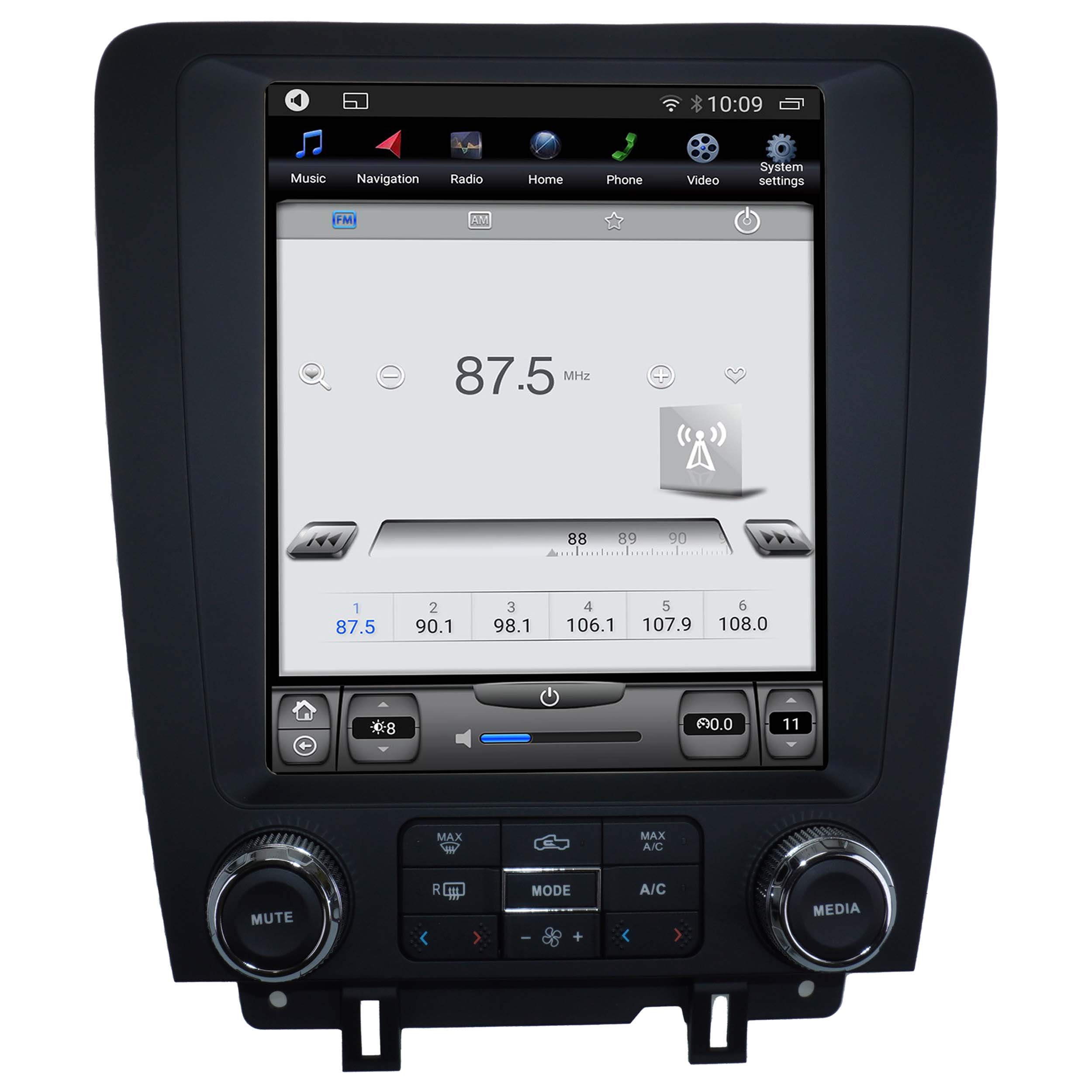 Autoradio mit großem Display, das die Radioschnittstelle zeigt, mit Tasten und Knöpfen darunter.