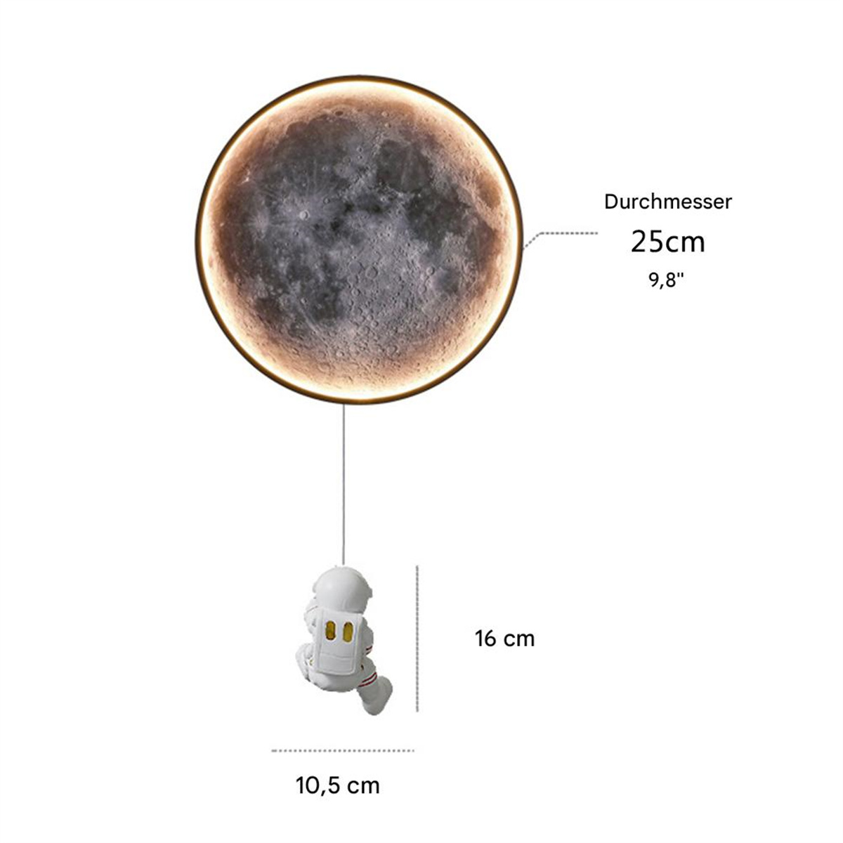 Wanddeko eines Mondes mit einer daran hängenden Astronautenfigur mit Maßangaben.