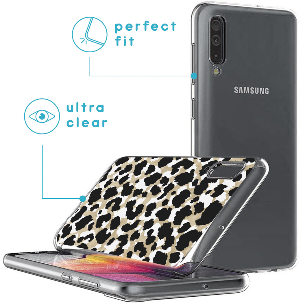 Coque transparente avec imprimé léopard sur un téléphone. Un autre montre l'arrière avec logo Samsung.