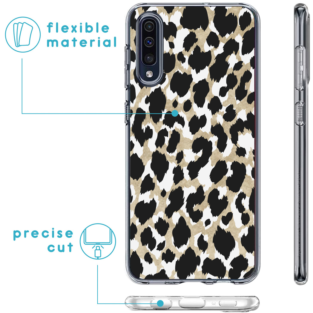 Coque de téléphone transparente avec un motif léopard et des schémas montrant une matière flexible et une coupe précise.