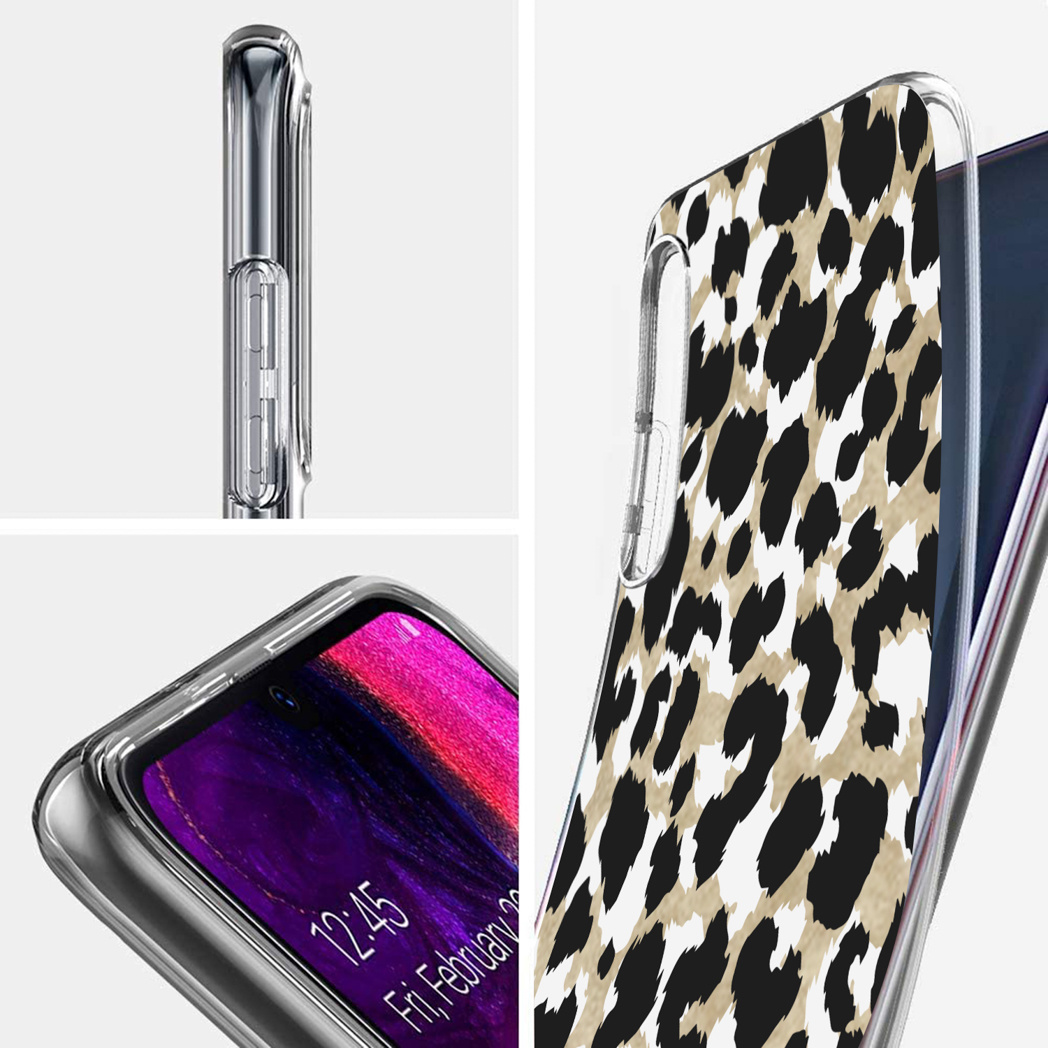 Une coque de téléphone avec imprimé léopard sur fond blanc.
