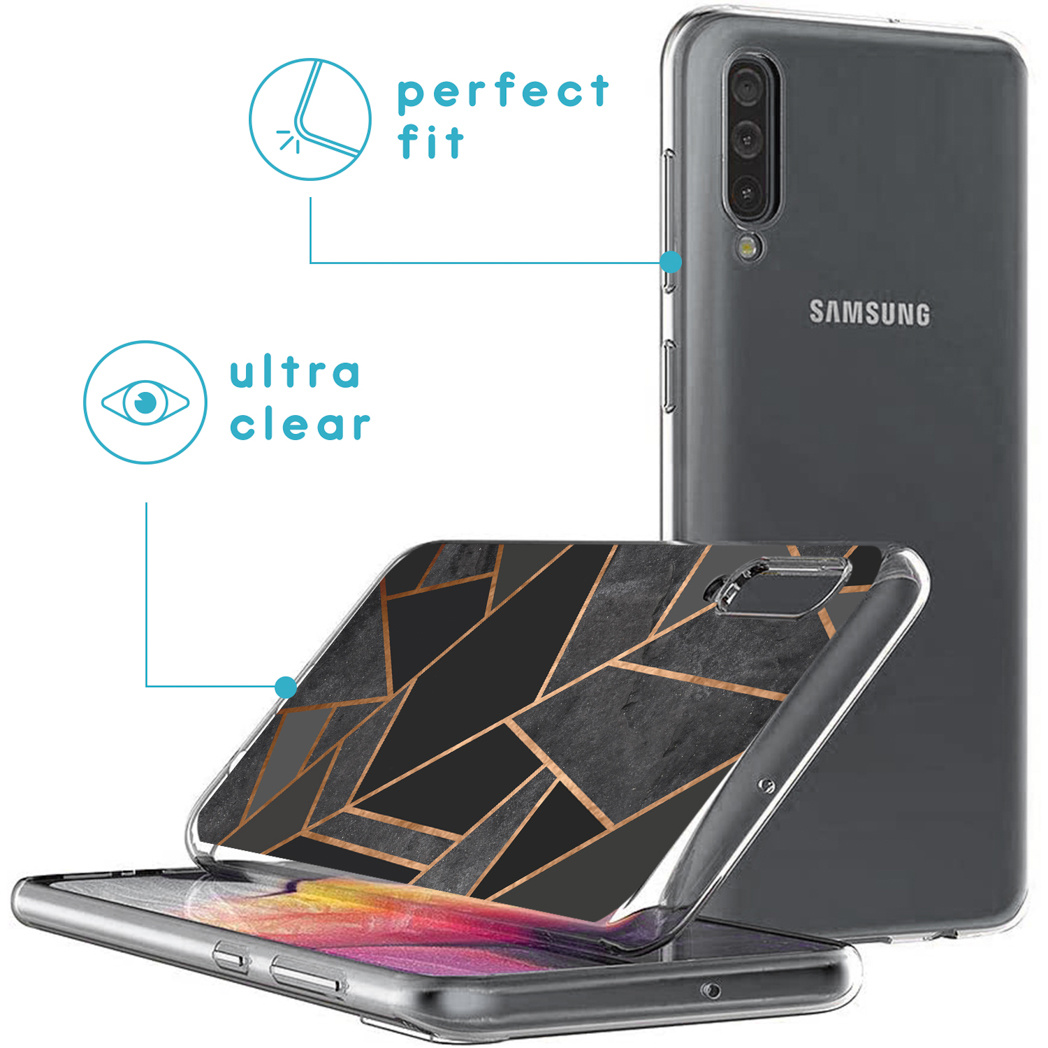 Coque de téléphone avec un design géométrique sur un téléphone. Bulles de texte indiquant les caractéristiques.