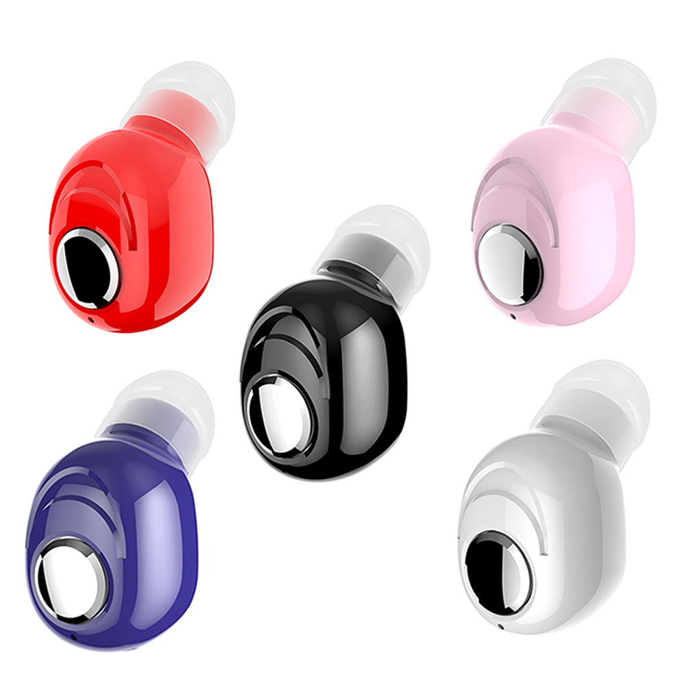 Fünf In-Ear-Kopfhörer in verschiedenen Farben: Rot, Rosa, Schwarz, Blau und Weiß. Sie alle haben einen silbernen Knopf.