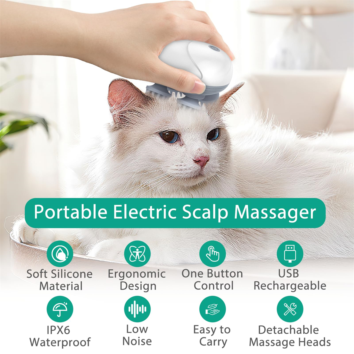 Eine weiße Katze bekommt eine Kopfmassage mit einem weißen und grauen Massagegerät.