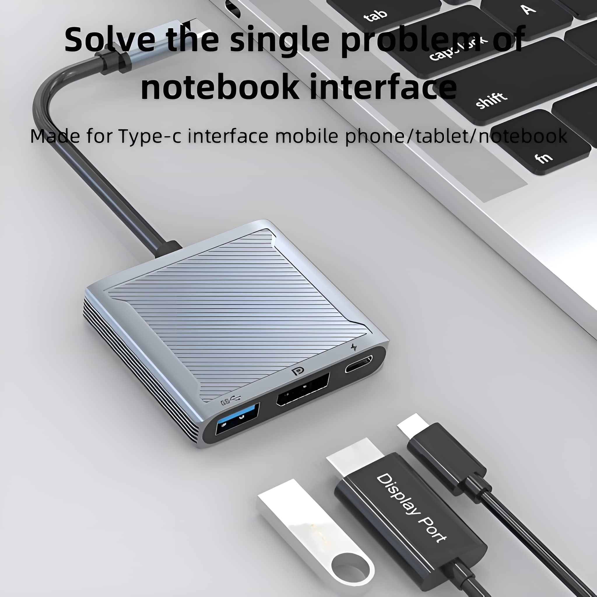 Ein silberner Hub-Adapter mit verschiedenen Anschlüssen, verbunden mit einem Laptop.