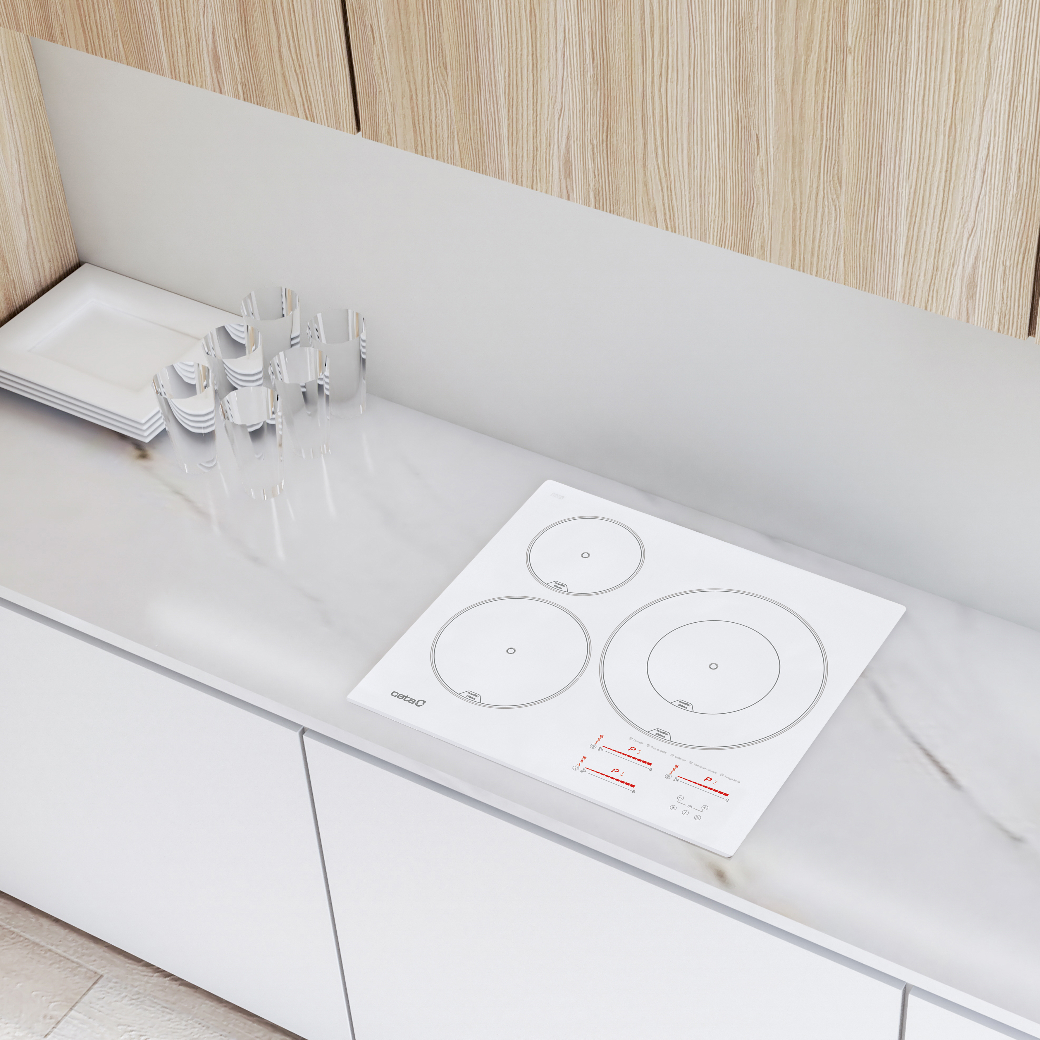 Biała płyta grzewcza na białym blacie ze szklankami i białymi naczyniami. Tło to jasne drewno.