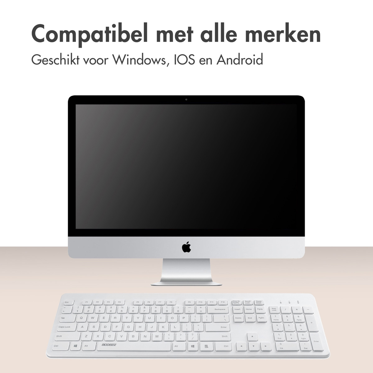 Un computer Apple iMac argento con una tastiera bianca. Testo: Compatibile con tutte le marche.