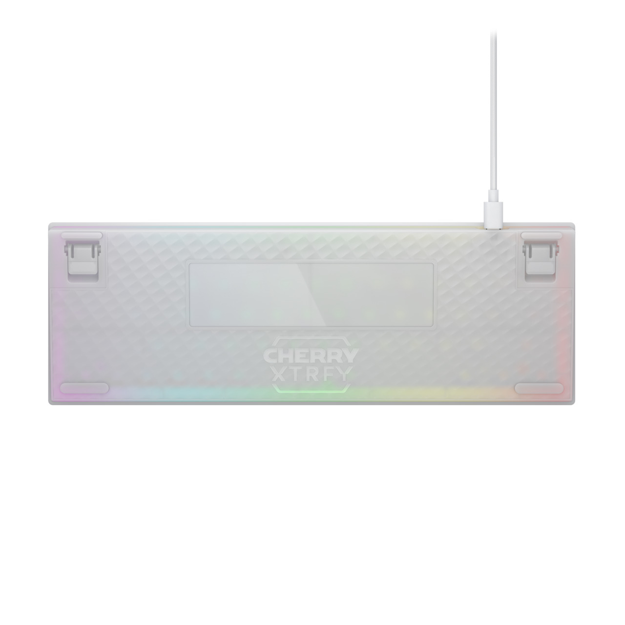 Vista inferiore di una tastiera bianca con cavo bianco. Marchio Cherry Xtrfy. I tasti sono visibili.
