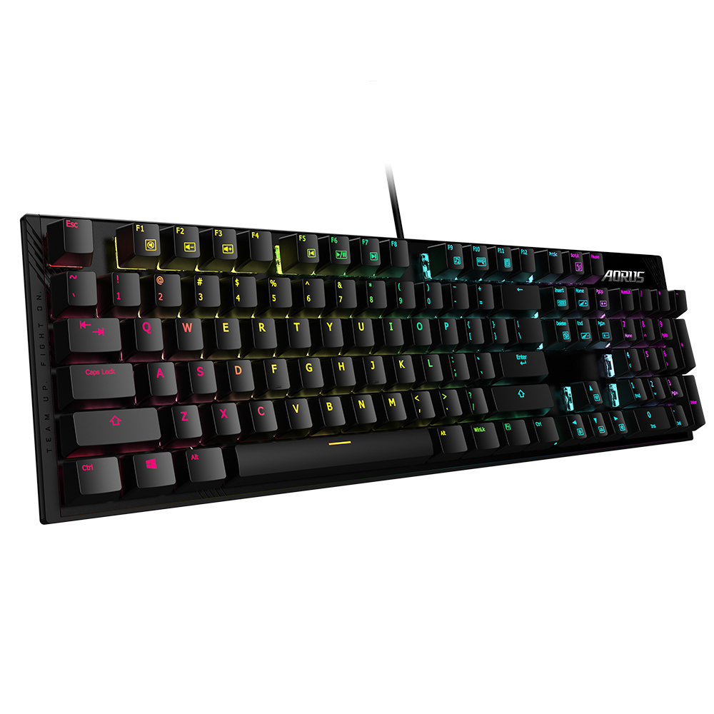 Tastiera da gioco nera con tasti illuminati di vari colori. Il marchio è AORUS.