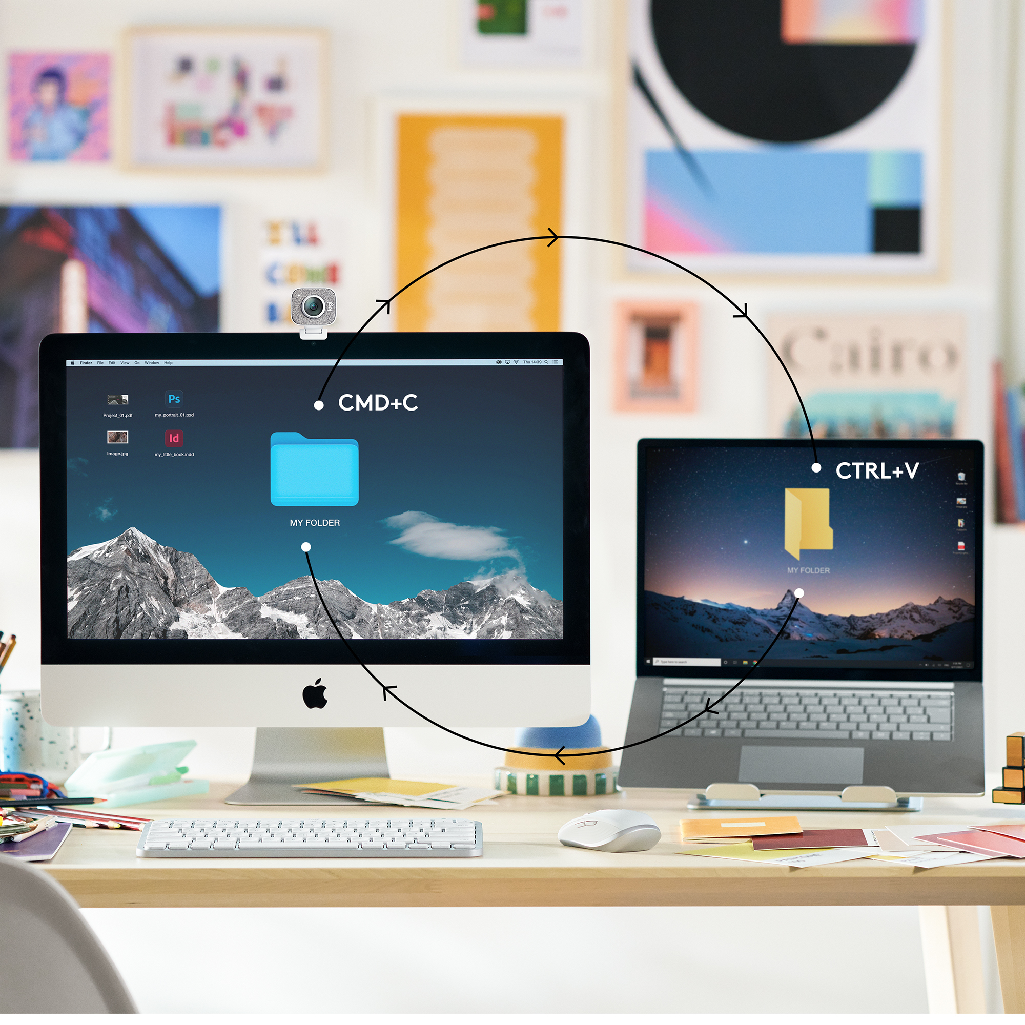 Ein Desktop mit zwei Bildschirmen, die denselben Inhalt teilen, was einen Kopier-Einfüge-Vorgang anzeigt.