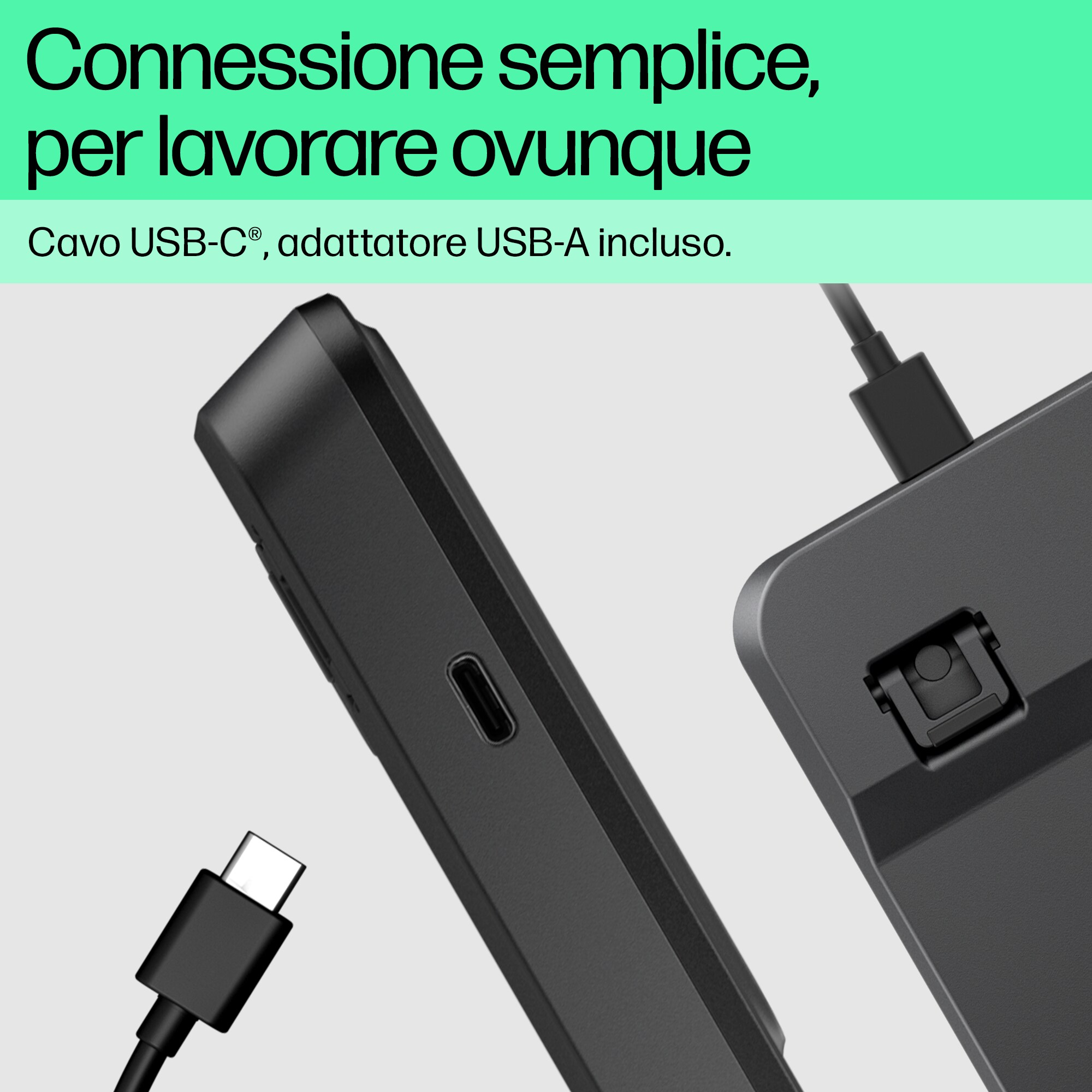 Primo piano di un dispositivo nero con un cavo USB-C collegato.