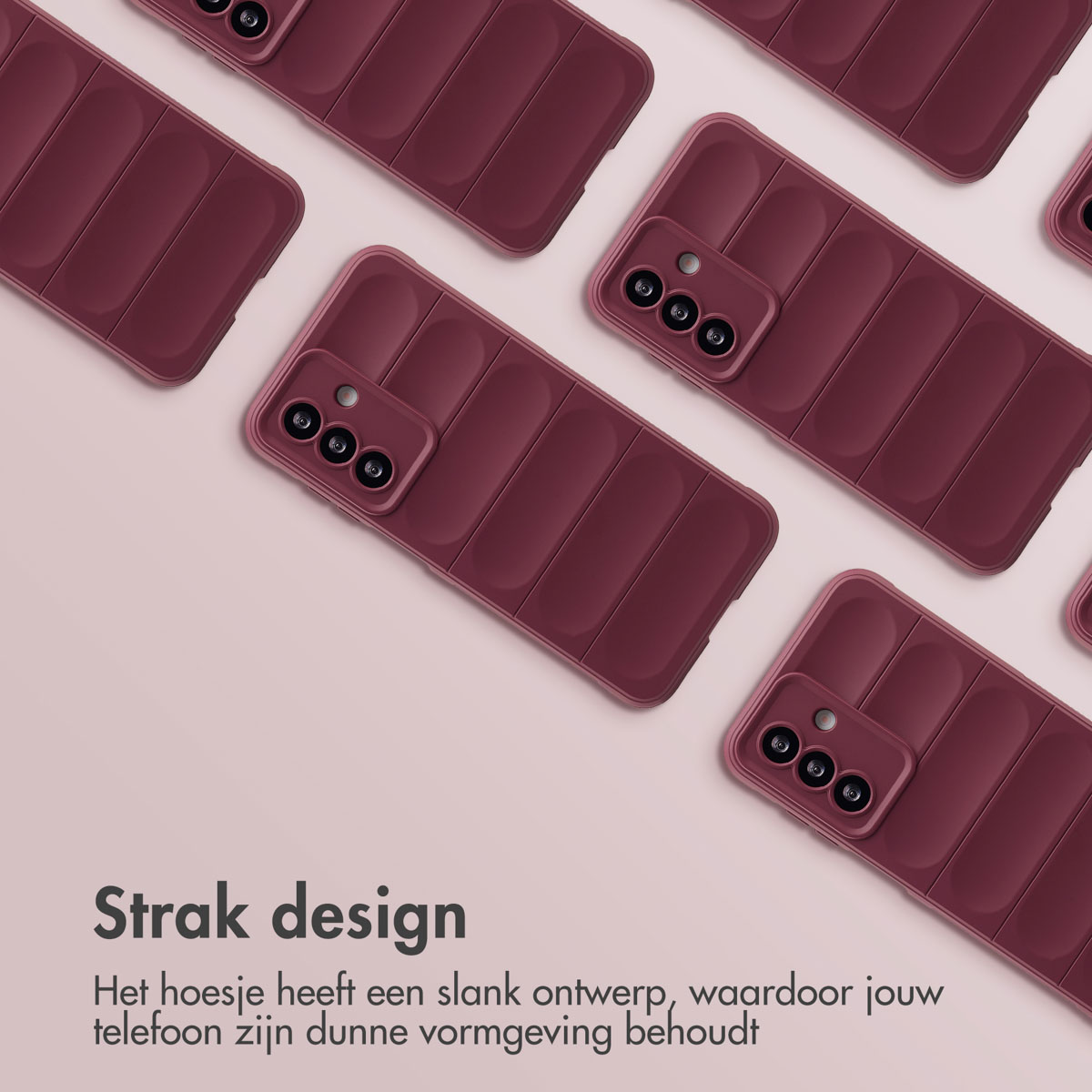 Bordeaux telefoonhoesjes in rijen gerangschikt. Hoesjes hebben een gewatteerd ontwerp, met het cameragedeelte zichtbaar.