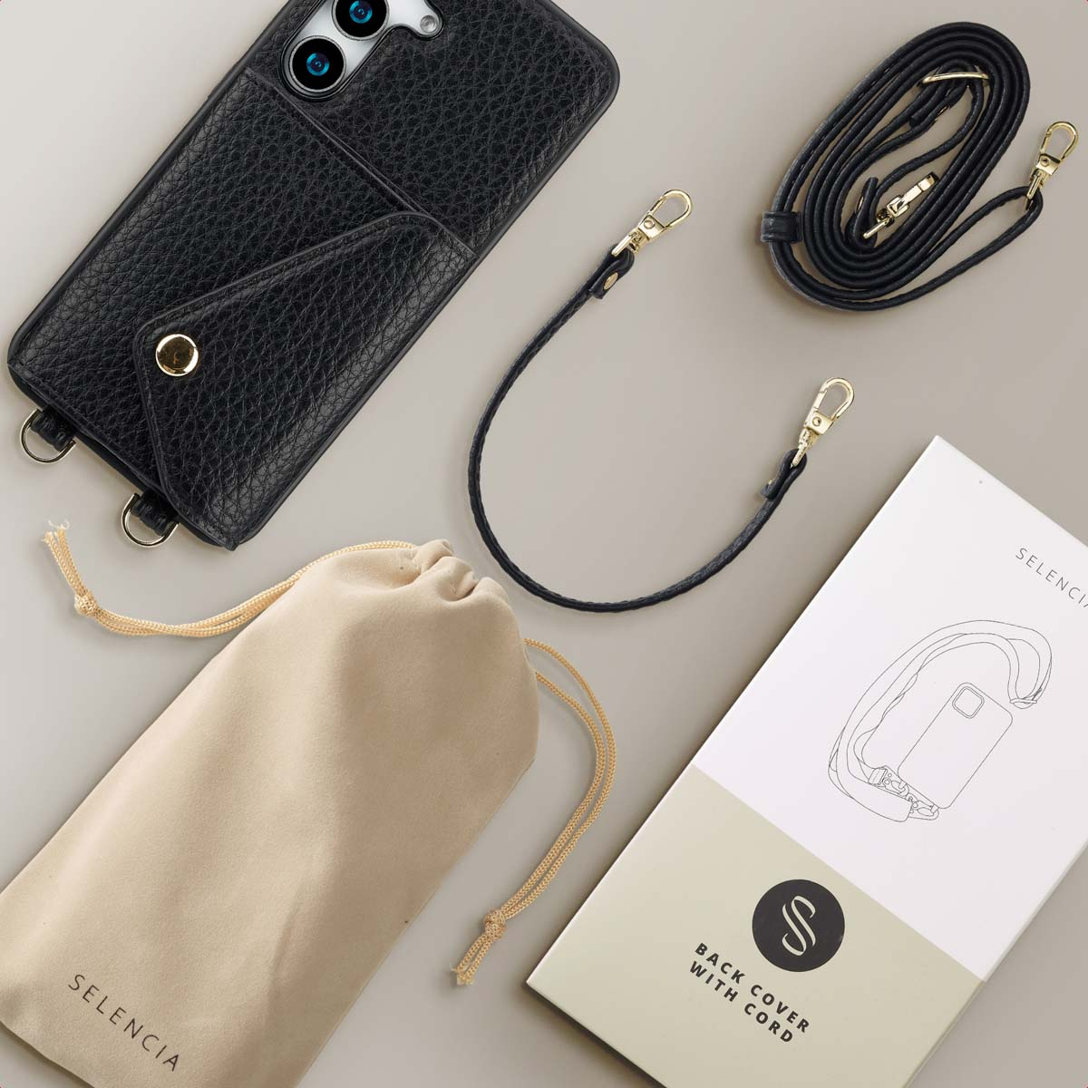 Étui de téléphone noir avec poche, lanière et pochette. Boîte blanche avec dessin de cordon à droite.