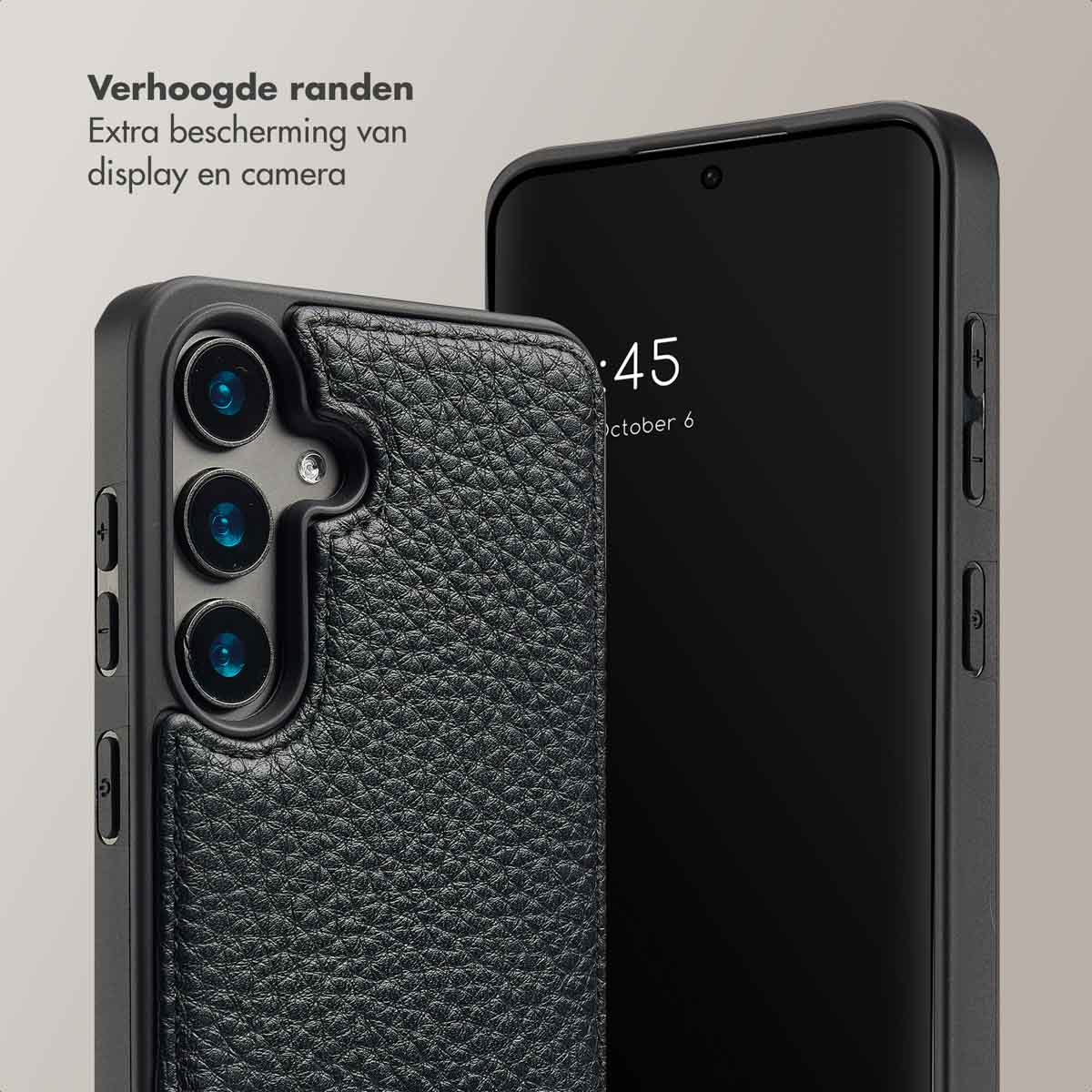 Primo piano di una custodia nera per telefono con telefono. Vista laterale di una custodia e telefono con schermo visibile.