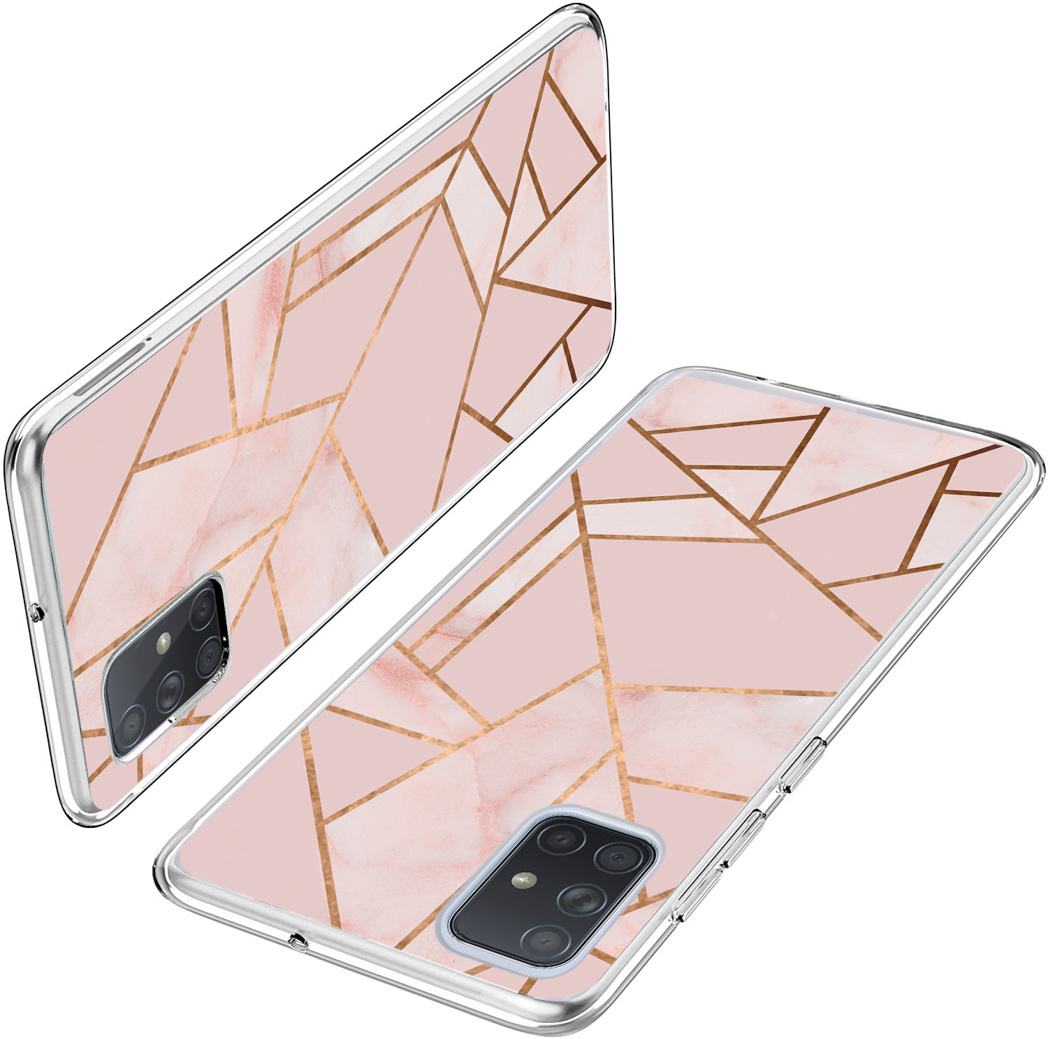Twee roze telefoonhoesjes met geometrische gouden lijnen. Eén is schuin, de andere plat.