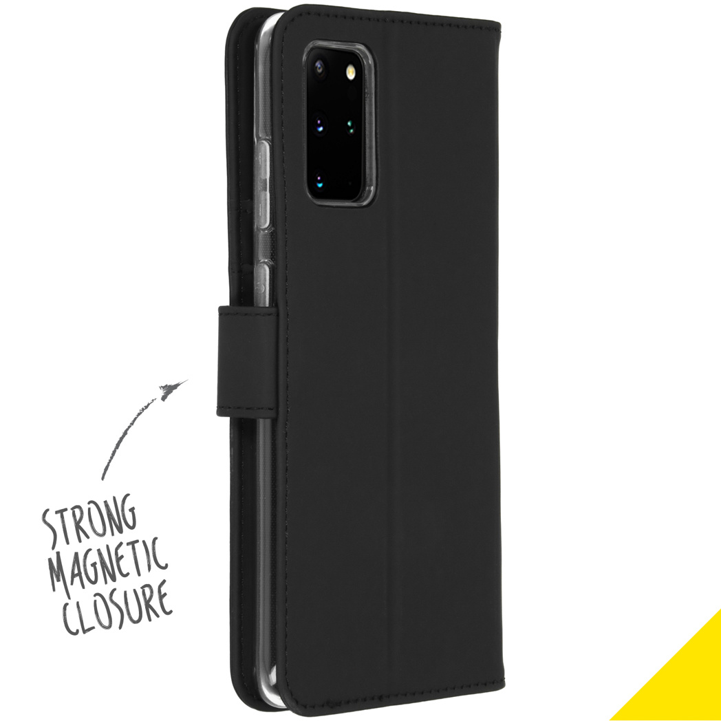 Custodia per telefono nera con chiusura magnetica. Mostra la custodia completamente chiusa. Il testo indica una forte chiusura magnetica.