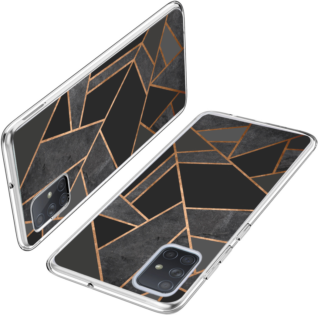 Deux téléphones avec des étuis à motifs géométriques en noir, gris et or, avec un étui de protection transparent.
