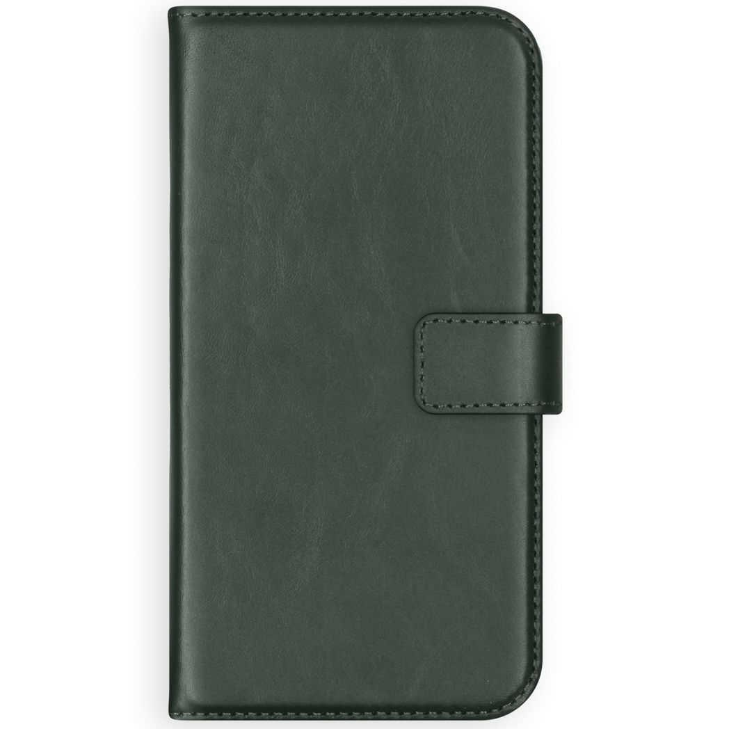 Donkergroene leren telefoonhoes, afgesloten met een magnetische flap.