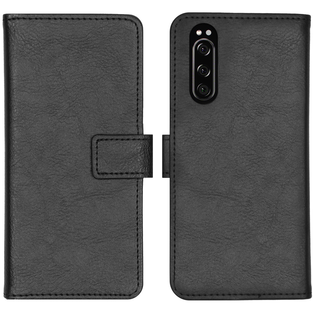 Étui de téléphone en cuir noir. Ouvert, montrant le téléphone. Le téléphone a une bosse de caméra.