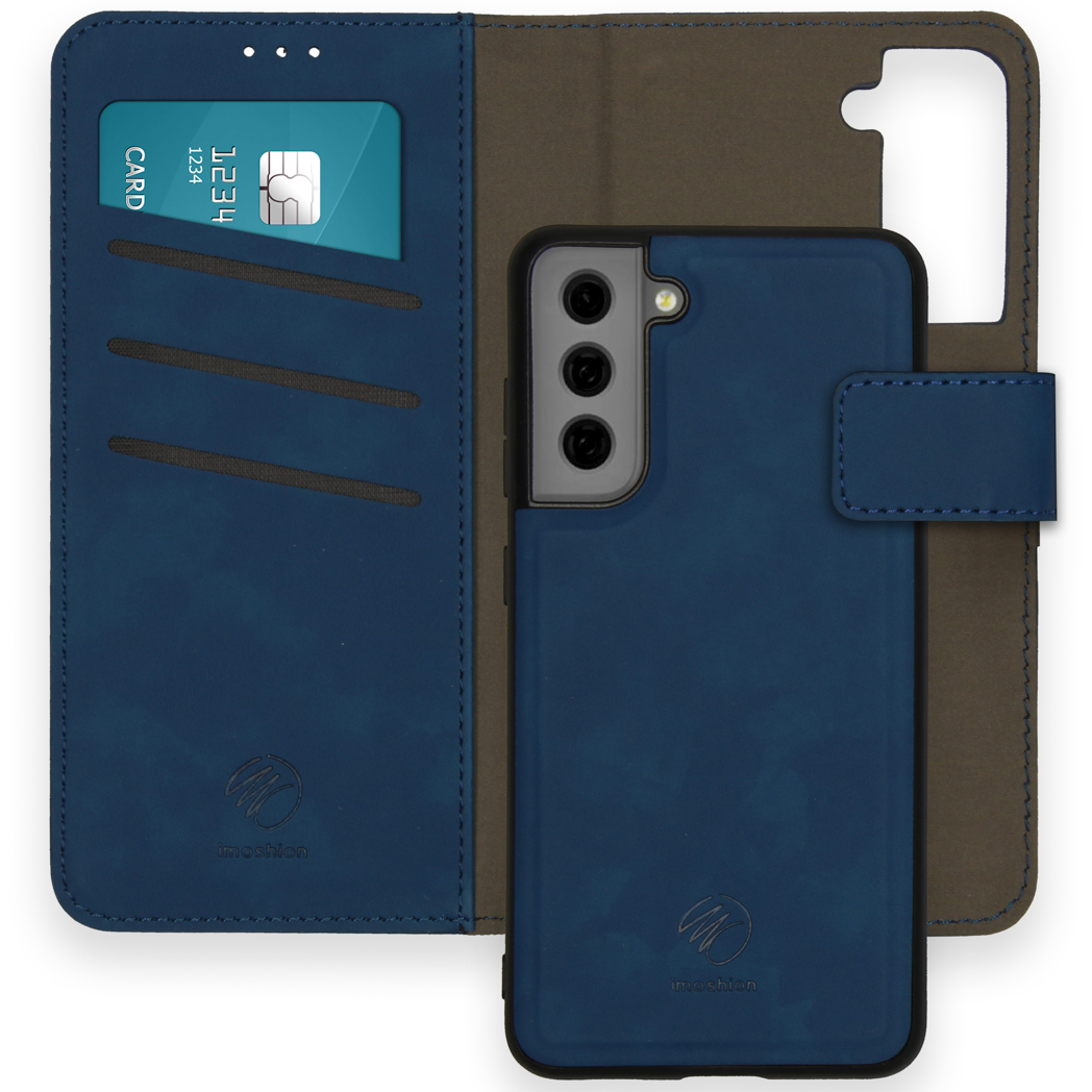 Blauwe telefoonhoes open met een kaart en een telefoon erin. De merknaam is Imoshion.