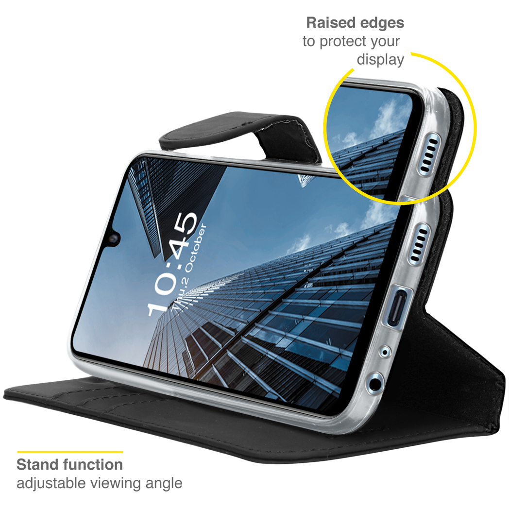 Un telefono in una custodia nera è appoggiato. Lo schermo mostra un edificio e l'ora. La custodia ha bordi rialzati.