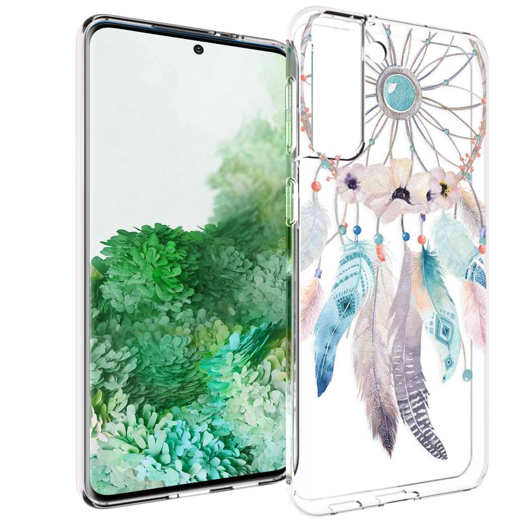 Telefoonhoesje met dromenvanger ontwerp. Met veren en kralen. De telefoon toont groene planten.