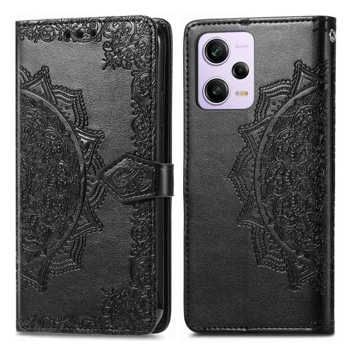 Étui de téléphone en cuir noir avec motif gaufré, ouvert pour révéler le téléphone.