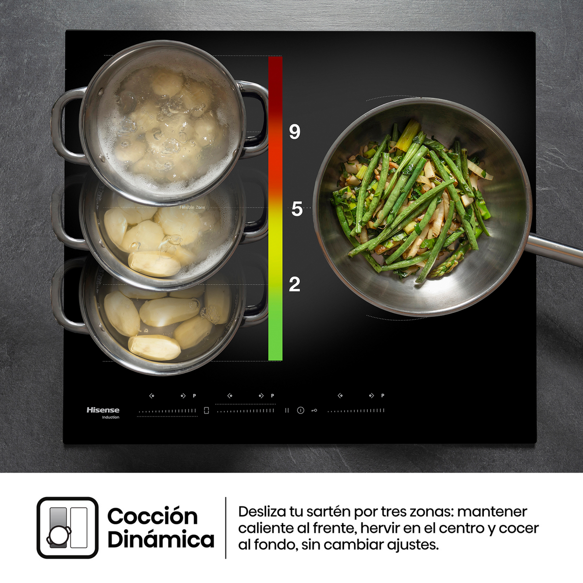Płyta indukcyjna Hisense z trzema garnkami gotujących się ziemniaków i patelnią z warzywami.